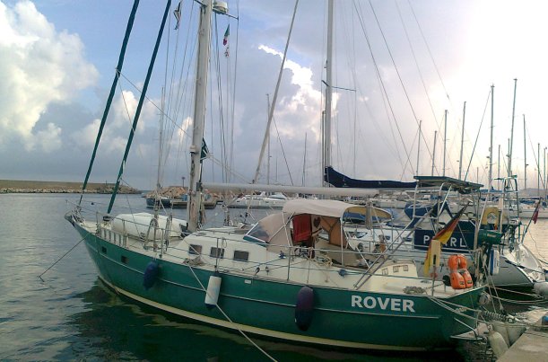 Rover in Porto  Corallo, neue Gewitterwolken am Horizonz